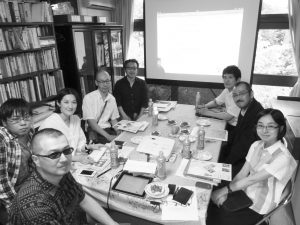第2回研究会（2013年7月）。左手前が伊藤、右手前が弘中。