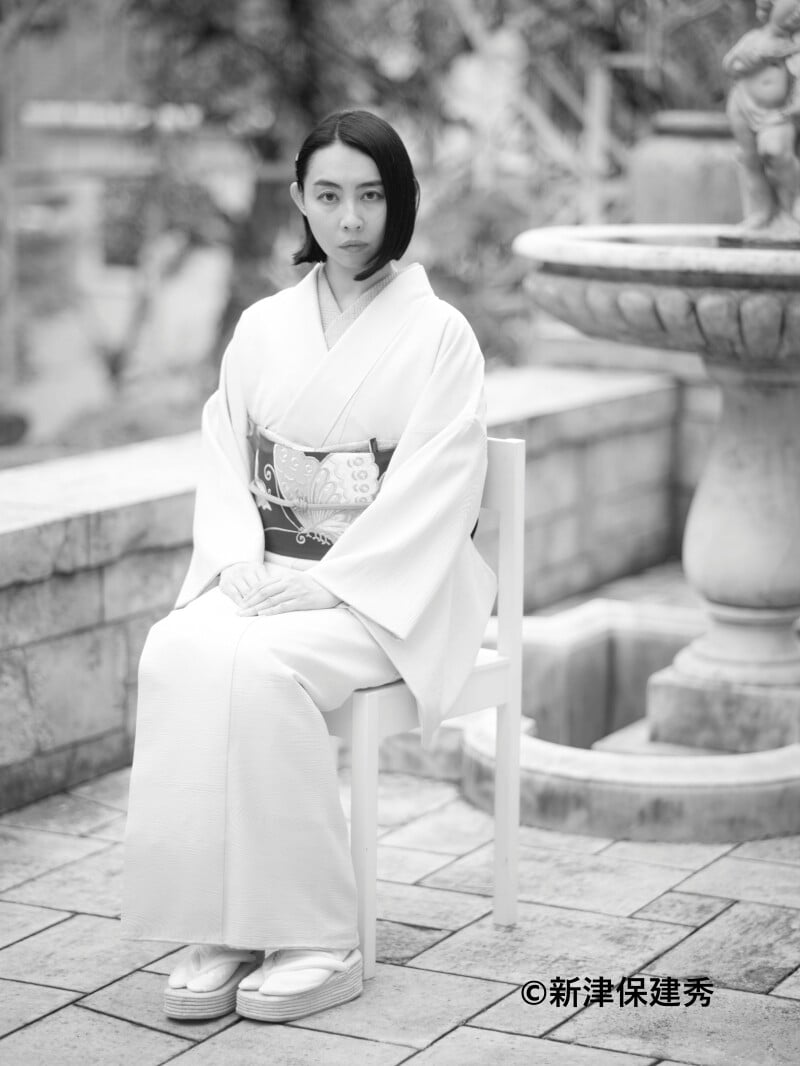朝吹真理子 近影 © 新津保建秀